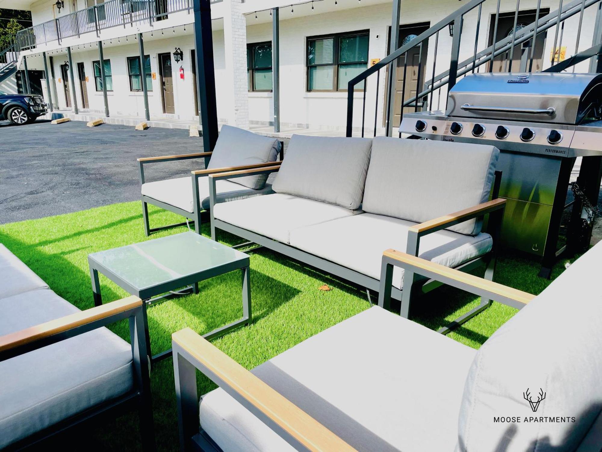 The Moose #5 - Modern Comfy With King Bed, Free Parking & Fast Wifi * Memphis